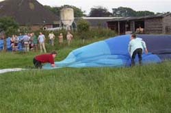 Ook het opruimen van de de ballon doen we gezamenlijk